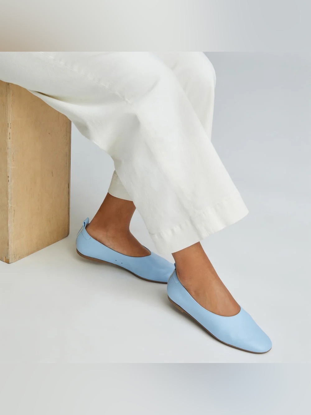 Everlane Day Glove Sky Blue Ballet Flat Shoes EUC Italian Leather, size 9.5